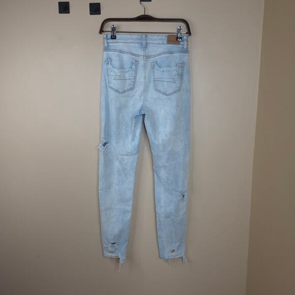 American Eagle High Rise Mom Jean Light Wash Denim Distressed Size 0 - Picture 5 of 11